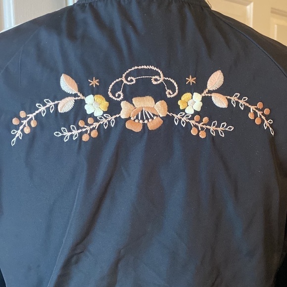 NWOT Forever 21 Black, White & Floral Zip Up Jacket Size Small - Picture 8 of 12